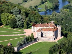 Le château de Ray sur Saône domine la Vallée de la Saône